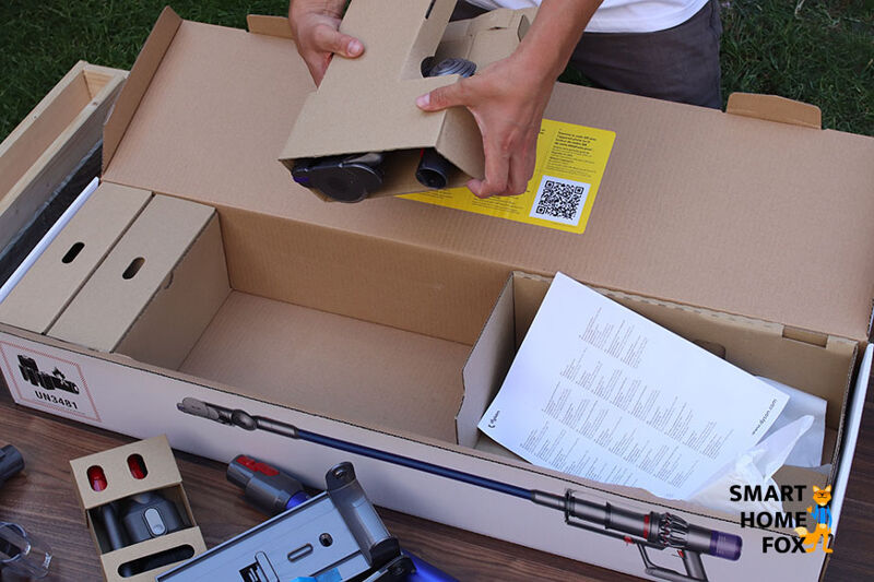Unboxing eines Akkustaubsaugers